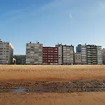Modern appartement op de zeedijk met 2 slaapkamers te Oostende