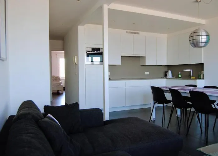 Modern appartement op de zeedijk met 2 slaapkamers te Oostende